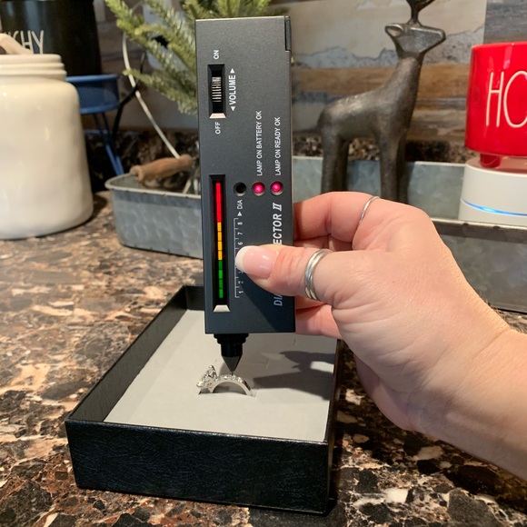 #102 Absolutely stunning 4.3cttw brilliant white Moissanite ring - Picture 11 of 11